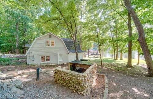 Mayhew House | 3 BR Cozy Lakefront Cottage