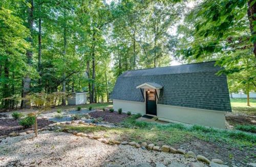 Mayhew House | 3 BR Cozy Lakefront Cottage