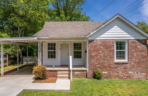 Hillcrest House | 3 BR Hillcrest Home with Fully Fenced Backyard