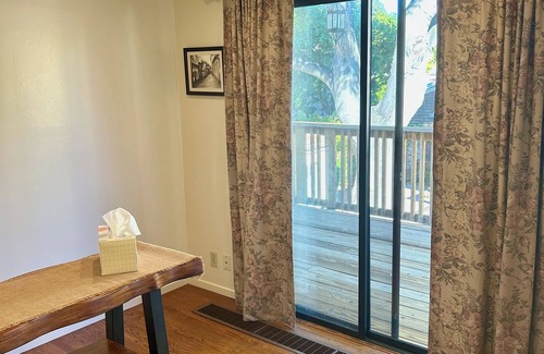 Old Palo Alto House | 3 BR Home near Stanford Facebook Amazon walk to downtown Palo Alto