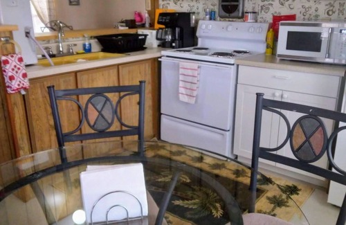 Grove City House | 3 BR home on a canal in Paradise - 10 mins from many beaches!