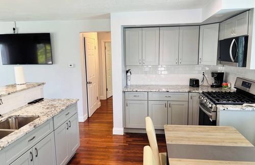 West Mifflin House | 3 BR House with pool Near Kennywood, Restaurants, Golf, Pittsburgh