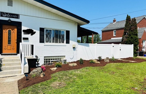 West Mifflin House | 3 BR House with pool Near Kennywood, Restaurants, Golf, Pittsburgh