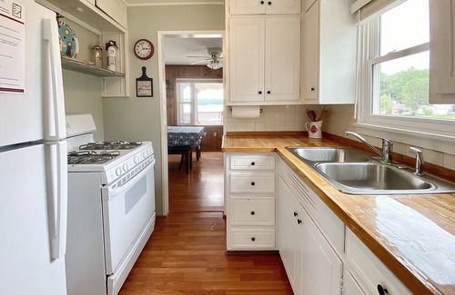 Bohners Lake House | 3 BR Lakeview Getaway - Steps to the Beach - Dogs ok