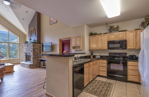 Mountain House Condo | 3 BR + Loft BR/4 BA Top Floor Condo with Mile-Wide Ski Run View; 8 separate beds