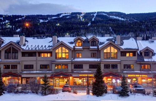 Mountain House Condo | 3 BR + Loft BR/4 BA Top Floor Condo with Mile-Wide Ski Run View; 8 separate beds