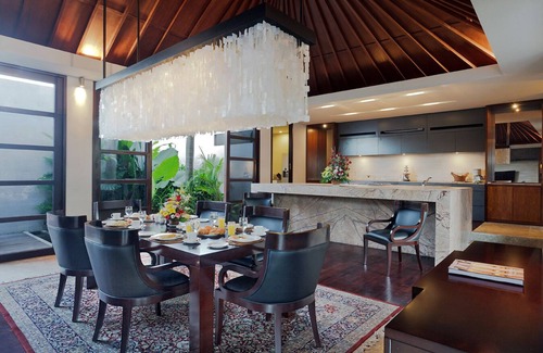 Bukit Villa | 3 BR Lux Pool Villa Jimbaran walk to GWK