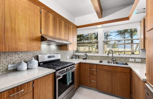 Columbia Falls House | 3 br Mid-century styled near Glacier Park, hot tub