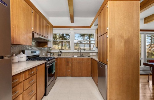Columbia Falls House | 3 br Mid-century styled near Glacier Park, hot tub