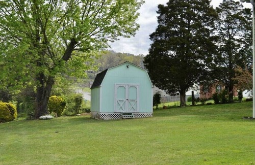 Greenway House | 3 BR*NEAR DOWNTOWN*FENCED YARD*PET FRIENDLY*