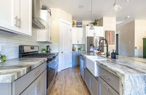 Flagstaff House | 3-BR Route 66 Home A/C & Hot Tub Near Downtown