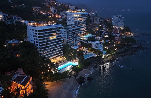 Amapas Apartment | 3 BR Sayan Beach 2500 SF Luxury Oceanfront Condo, 3 BR Sayan Oceanfront Luxury 2500 SF