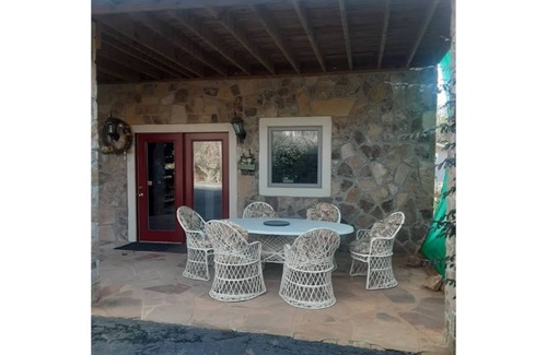 Young Harris Apartment | 3 BR "The Terrace" DOGS go FREE-NO STAIRS