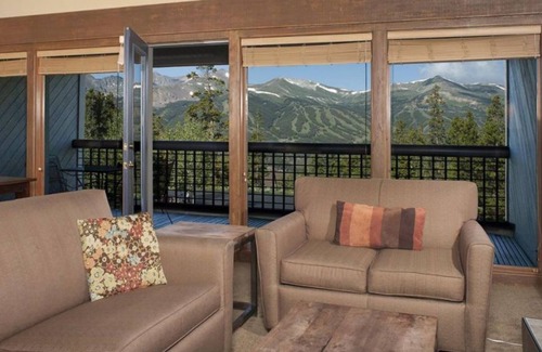 Woodmoor House | 3-BR Townhouse w/hot tub and great views. Minutes from ski slopes.