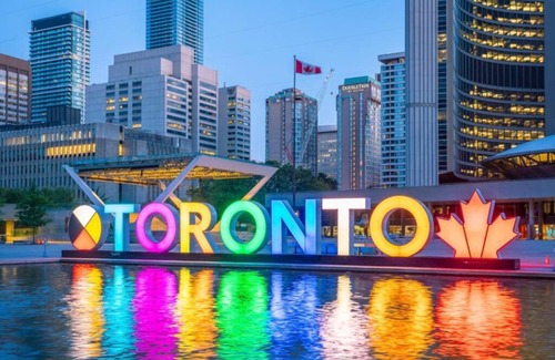 Toronto Entertainment District Apartment | 3 BR w/parking Downtown Toronto