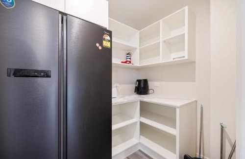 Christchurch City Centre Apartment | 3 BR with garage - Group Getaways Made Easy in Central CHCH