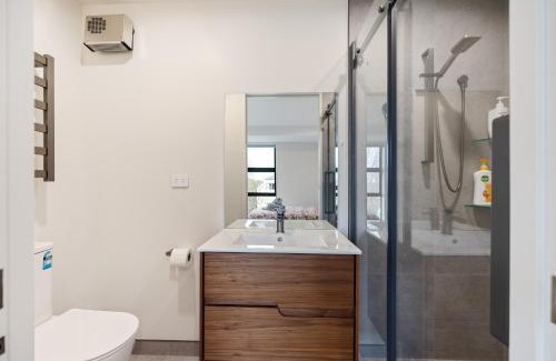 Christchurch City Centre Apartment | 3 BR with garage - Group Getaways Made Easy in Central CHCH