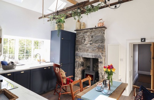 Llanberis Cottage | 3 BRYNIAU GERDDI, pet friendly, with open fire in Llanberis