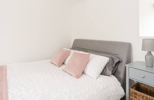 Bangor House | 3 CAE CHWAREL, pet friendly, with a garden in Bethesda
