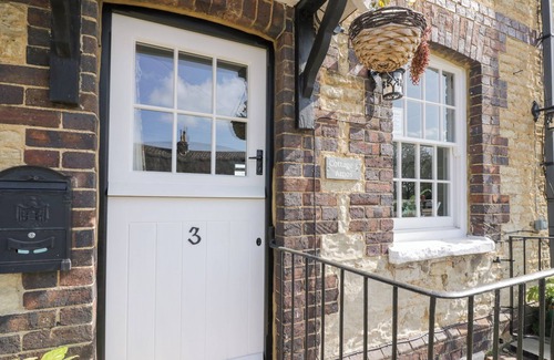 Stoke Bruerne Cottage | 3 CANALSIDE COTTAGES, pet friendly in Roade