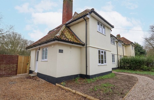 Woodbridge Cottage | 3 CHANTRY COTTAGES, family friendly, with open fire in Woodbridge