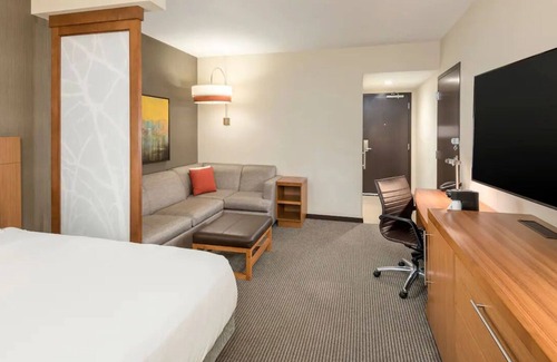 Greenville Downtown Hotel | 3 Comfortable Units, Comes with 24 Hour Gym! Minutes walk to Peace Center