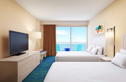 Honolulu Hotel | 3 Convenient Units, The Twin Fin Hotel, Ocean Front Two Doubles with Lanai