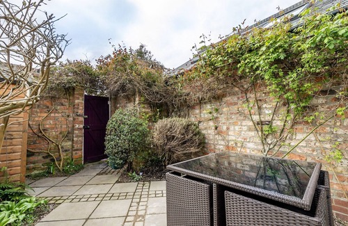York Cottage | 3 Darnborough Street - a family break that sleeps 4 guests in 2 bedrooms
