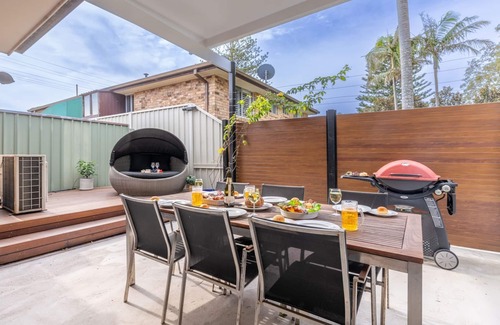 Anna Bay House | 3 Davidson St - pool , air con, Wi-Fi and pet friendly
