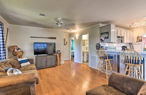 Canyon Lake Cottage | 3+ Day Discount Pet Friendly Pool Table BBQ