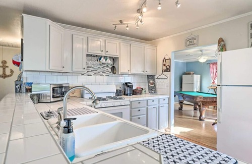 Canyon Lake Cottage | 3+ Day Discount Pet Friendly Pool Table BBQ