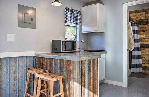 Canyon Lake Cottage | 3+ Day Discount Pet Friendly Pool Table BBQ