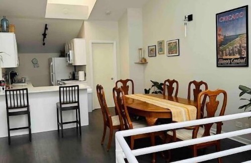 Park West House | 3 floor, 2000 sq ft home - central & clean! 5 star rated home