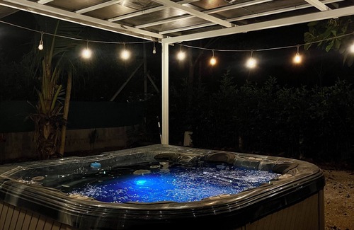 Rio Seco House | 3 habitaciones, 2 baños. Jacuzzi zonas verdes. Nada mejor que Casa Guayacán Real
