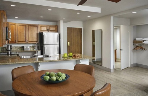 Cathedral City Condo | 3 Holiday nights! July 1st - 4th 1bdr condo x 4 guests!