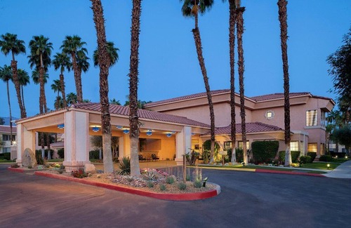 Cathedral City Condo | 3 Holiday nights! July 1st - 4th 1bdr condo x 4 guests!