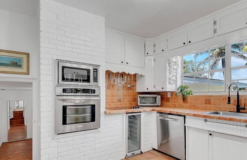 Little Havana House | 3 Home 12 bedroom compound w/Pool & BBQ sleeps 24