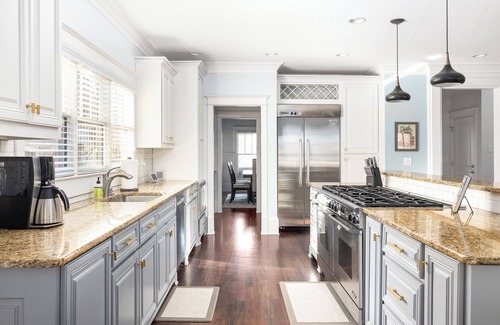 East Side House | 3 Homes in 1 - Huge Estate near Atlanta — Sleeps 16