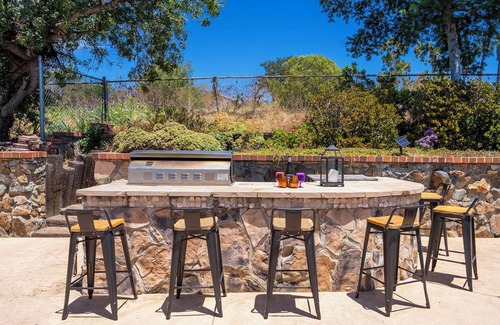 Vista House | 3 House Estate- Family Adventureland, sleeps 20+