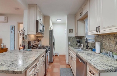 Central Mission Beach Condo | 3 Houses to Beach * Exclusive Yard * Fire Pit * 2 Parking