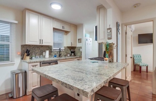 Central Mission Beach Condo | 3 Houses to Beach * Exclusive Gated Yard * AC * Dog ok