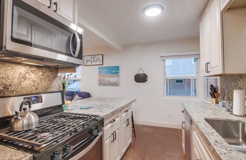 Central Mission Beach Condo | 3 Houses to Beach * Exclusive Gated Yard * AC * Dog ok