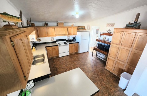 Buchanan Dam House | 3 Houses, Waterfront, Gated, Kayaks, Canoe, Water Pad, Ping Pong, Fishing Pier