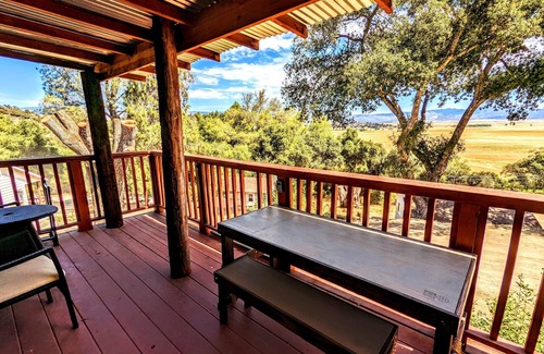 Pauma Valley Cabin | # 3. Howling Wolf's Lair - Studio W/Fireplace (Pet Free)