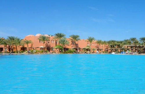 Makadi Bay Resort | 3 Kid-Friendly Rooms with Balcony and Pool Near Makadi Aqua Park