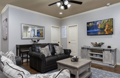 Wellborn House | 3 King Beds / 3 Full Baths / 5 min to Kyle Field
