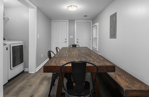 Kansas City House | 3 King Beds, TV's in Every Bedroom, Pet Friendly KSKAED4904