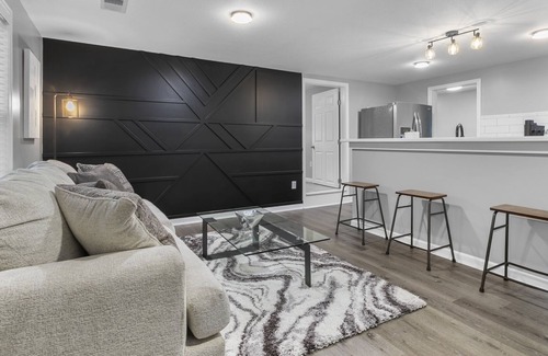 Kansas City House | 3 King Beds, TV's in Every Bedroom, Pet Friendly KSKAED4904