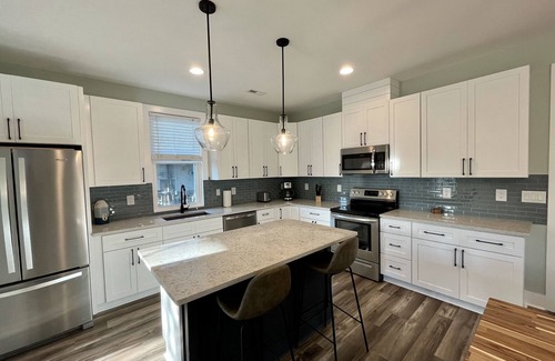 Tranquil Harbour House | 3 King | Modern Family Friendly | Das StrandHaus