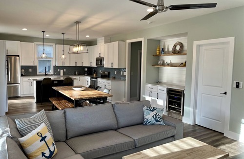 Tranquil Harbour House | 3 King | Modern Family Friendly | Das StrandHaus